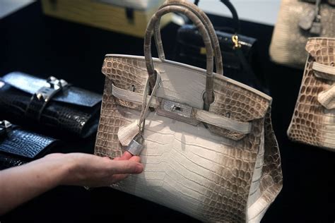 Túi Hermès 'bạch tạng' đắt cỡ nào mà bà Trương Mỹ .